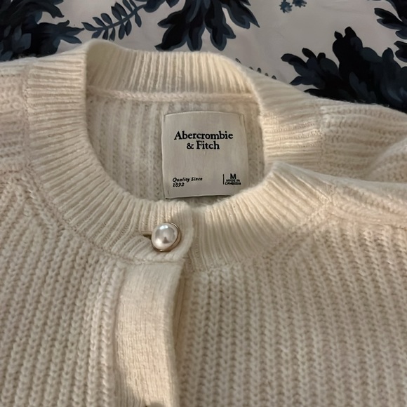 Pearl button soft cardigan - Picture 5 of 6